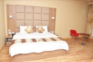 220j19000001615tf2240