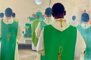 Alter servers processing to the alter at Saints Simon and Jude Seminary