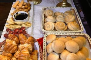 Its another Sunday of sharing love with our family and friends come dine with us @crossoverres 2