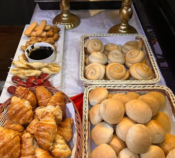 Its another Sunday of sharing love with our family and friends come dine with us @crossoverres 2