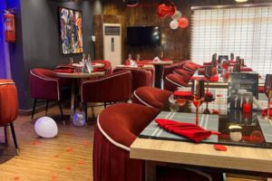 This is @crossoverrestaurant Our Services •Breakfast •Lunch DinnerContinental African•Pas 3